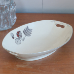 Vintage ovale schaal met figuurtjes